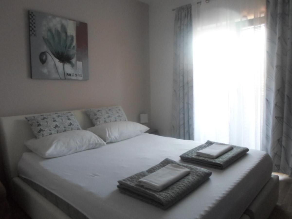 Apartments Golic Biograd Na Moru Exterior photo