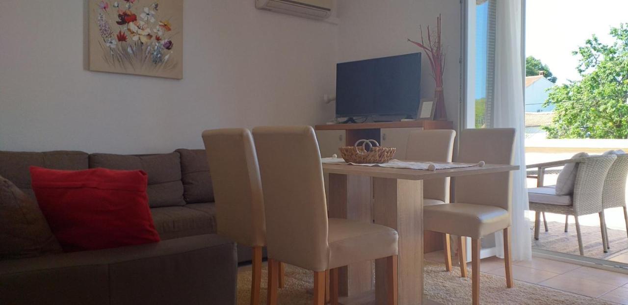 Apartments Golic Biograd Na Moru Exterior photo
