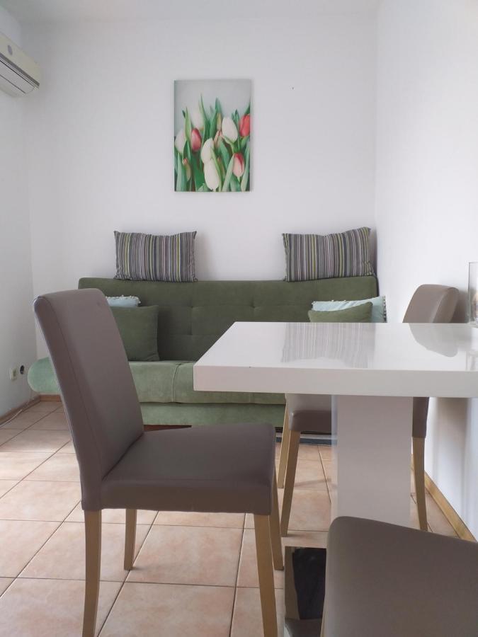 Apartments Golic Biograd Na Moru Exterior photo