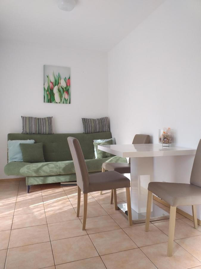 Apartments Golic Biograd Na Moru Exterior photo