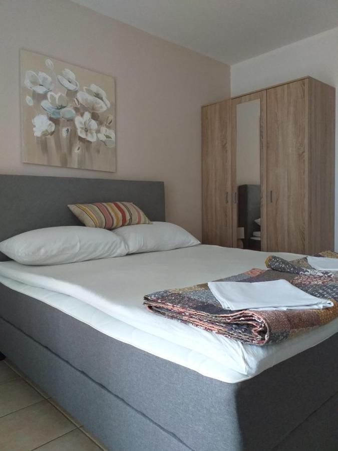 Apartments Golic Biograd Na Moru Exterior photo