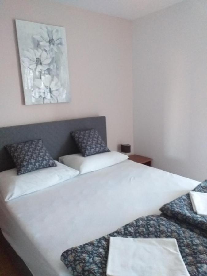 Apartments Golic Biograd Na Moru Exterior photo