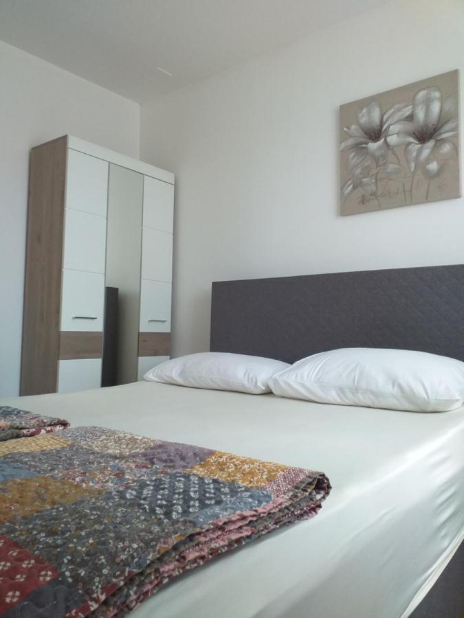 Apartments Golic Biograd Na Moru Exterior photo