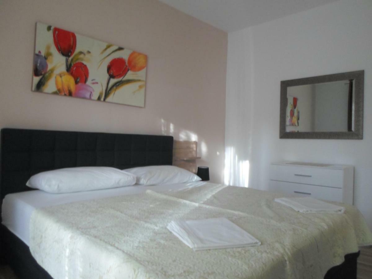 Apartments Golic Biograd Na Moru Exterior photo