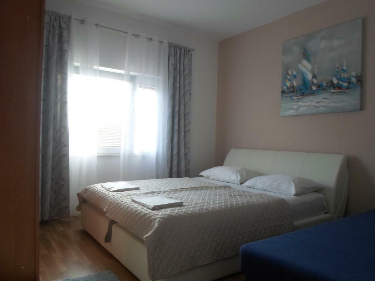 Apartments Golic Biograd Na Moru Exterior photo